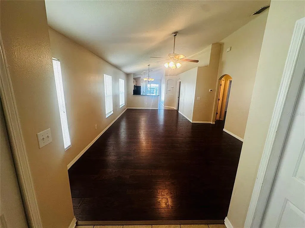 3 bed, 2.0 bath, 1335 sqft, $2,100 — Photo 2