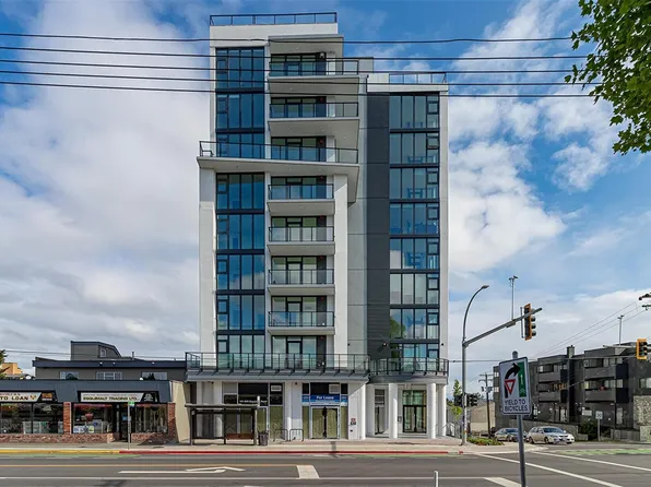899 Esquimalt Rd #202, Esquimalt, BC V9A 3M5