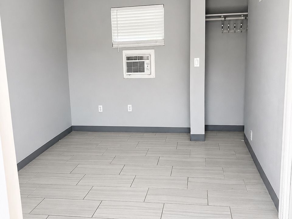 1st image of 4999 S Ridgewood Ave APT 2