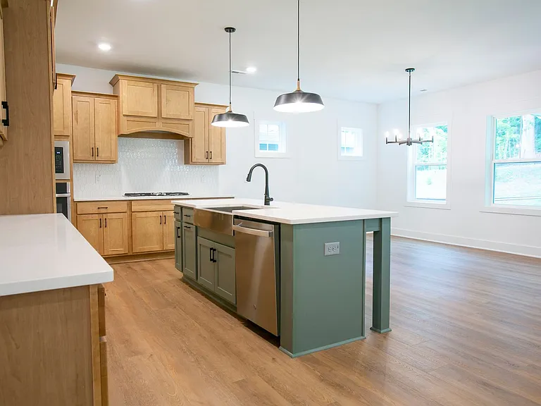 174 Beacon Dr — Photo 2
