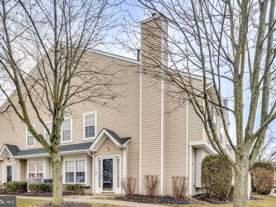 2001 Saxony Dr, Mount Laurel, NJ 08054