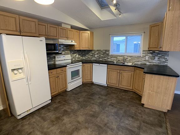 2nd image of 101 Hall Cres