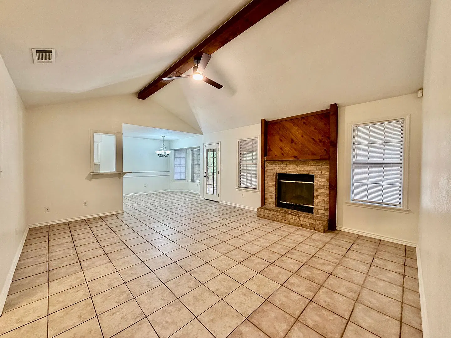 Quiet Wooded 3/2 with Garage and Fenced Yard — Photo 4