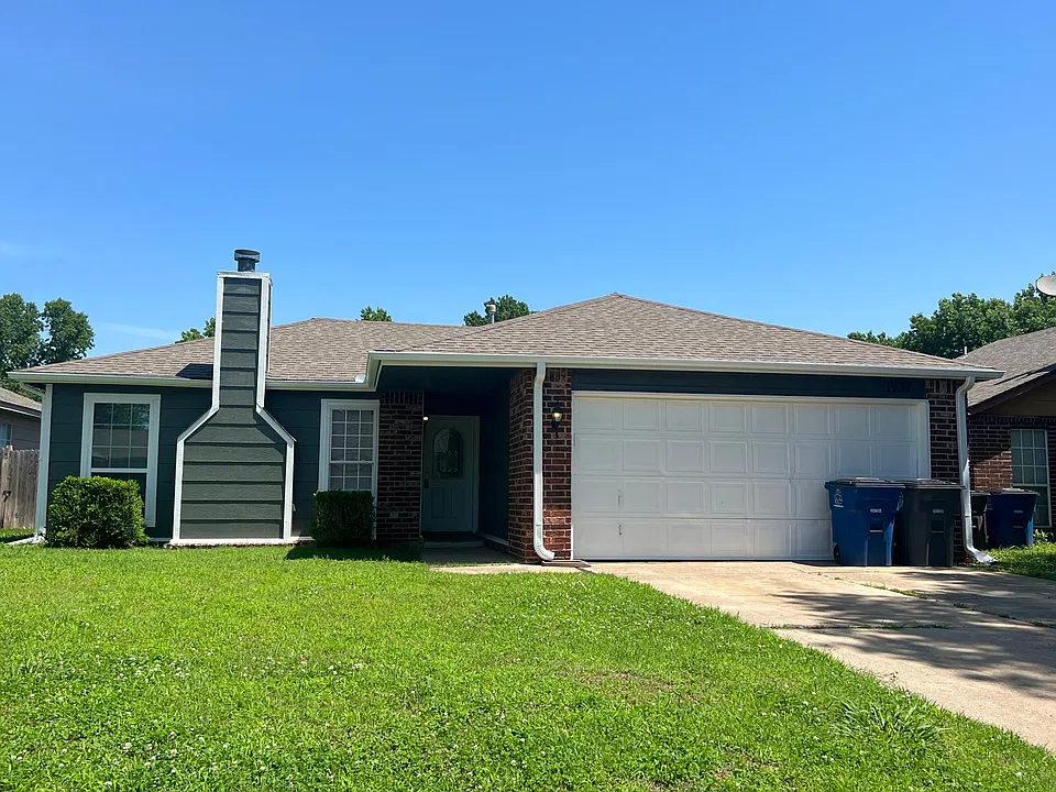1037 E 64th Pl