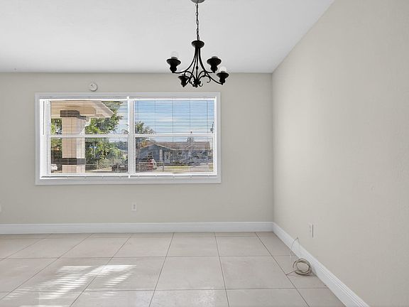 5th image of 926 S 13th Avenue S
