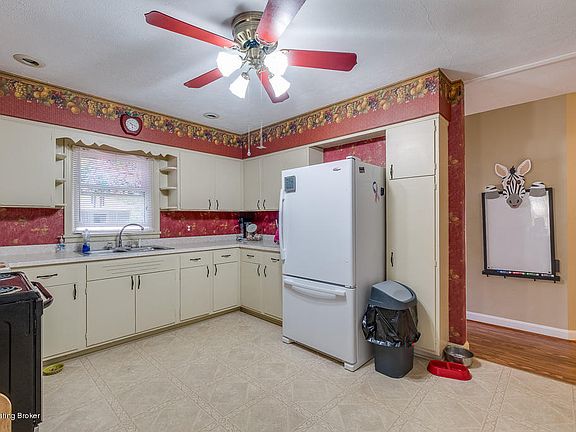 4th image of 913 1/2 Clarks Ln