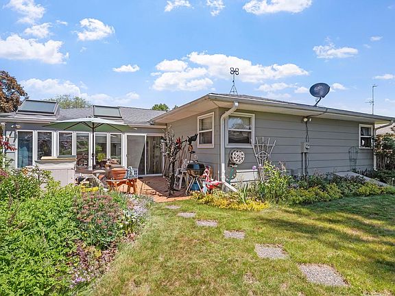 3rd image of 1237 Kaufmann AVENUE