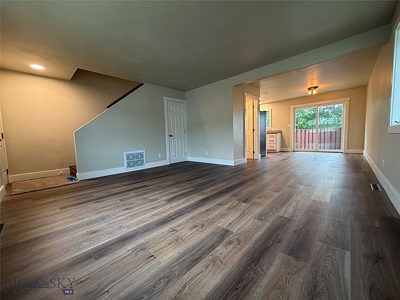 3rd image of 3007 Meadowlark Ln