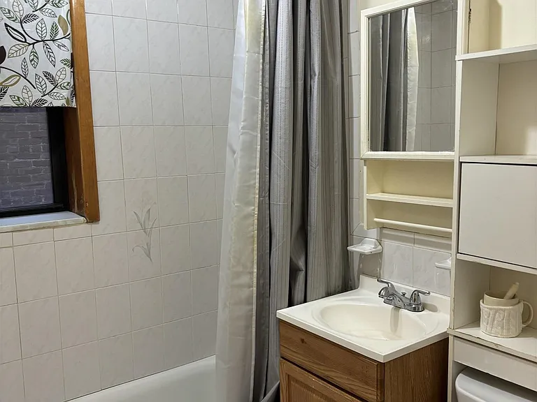 177 W 48th St #6 — Photo 5