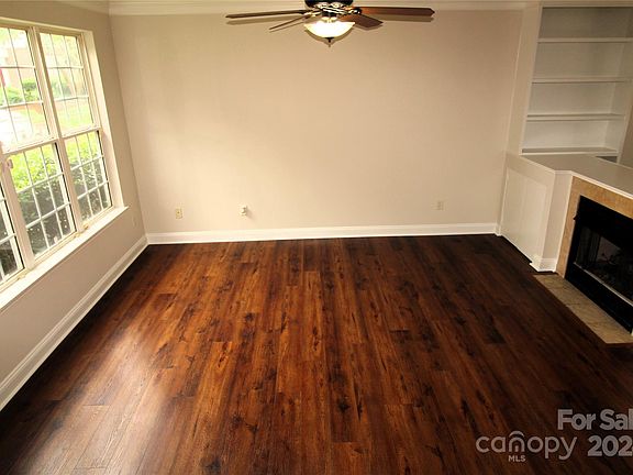 3rd image of 2483 Loch Stone Dr
