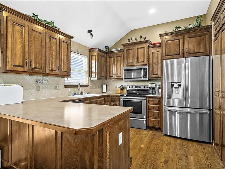 1903 Lake Dr — Photo 10