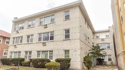 6331 N Fairfield Ave #203