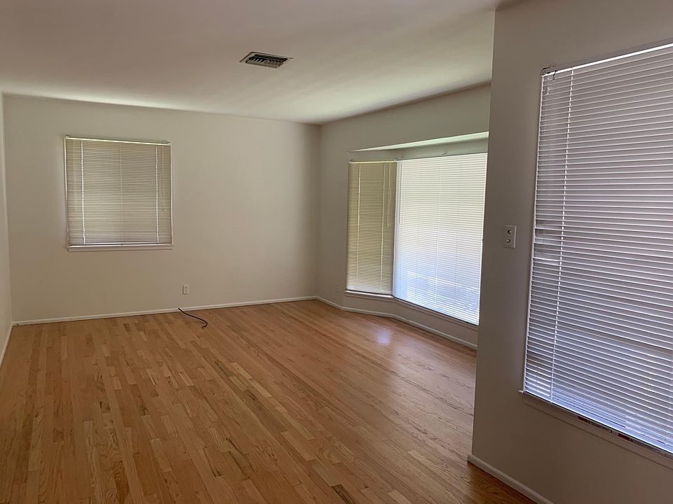 1st image of 4734 Dunrobin Ave