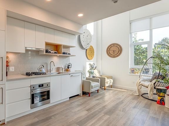 4th image of 4433 Alaska St #106