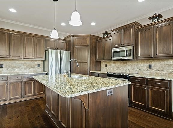 5th image of 20700 E 37th Terrace Ct S