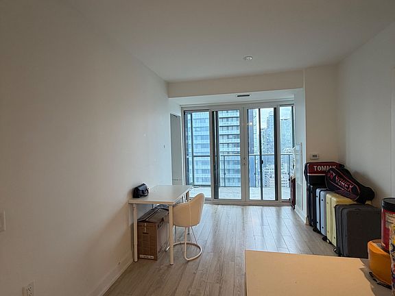 3rd image of 7 Grenville St #3305