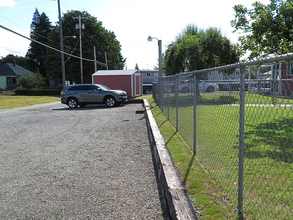 3rd image of 522 E Pioneer Ave