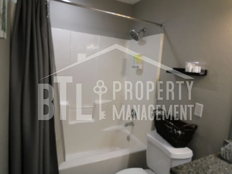 2907 Vineyards Pkwy #2 — Photo 34