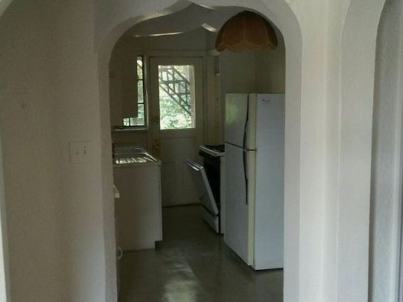 3rd image of 979 Debbe Ln APT 5