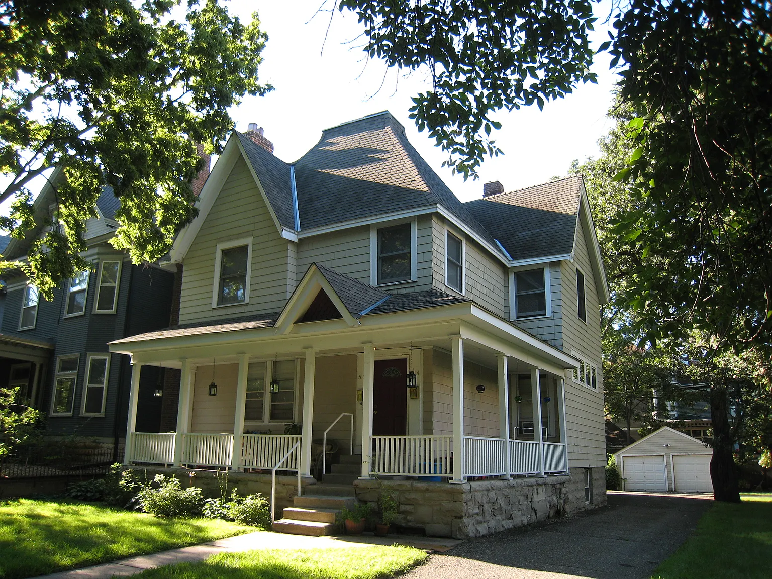 3 bed, $1,895 — Photo 1