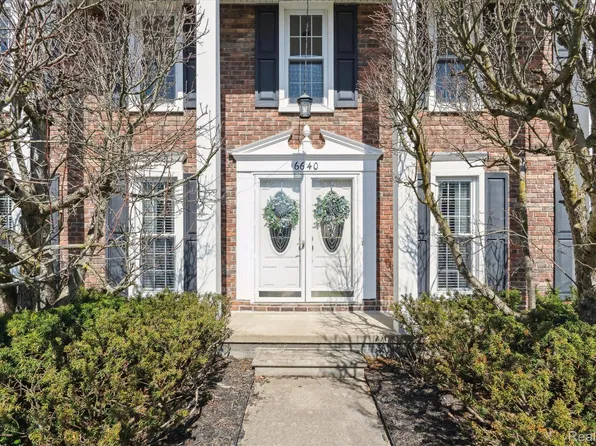 6640 Corral Ct, West Bloomfield, MI 48324