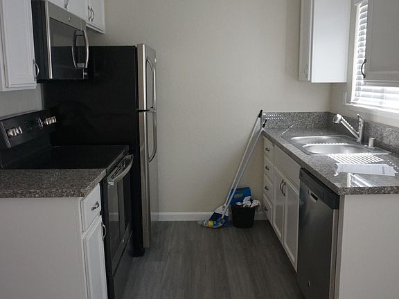 5th image of 3435 Pacific Ave #4