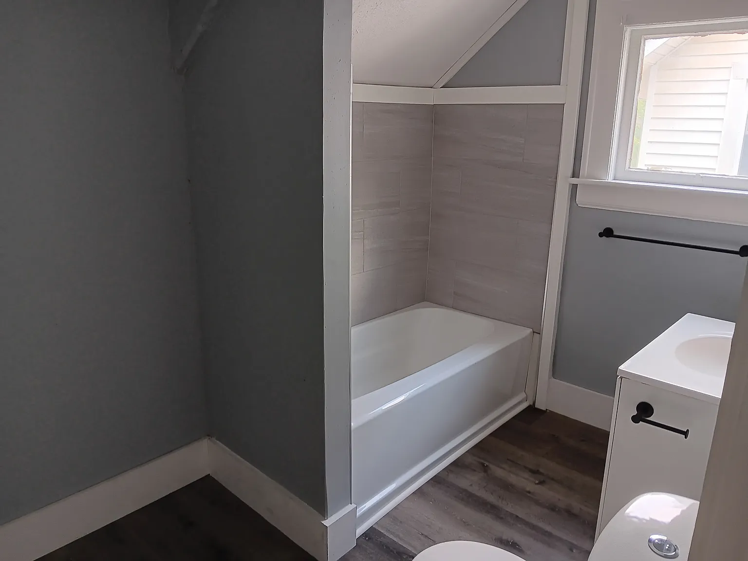 4 bed, 1.5 bath, 1412 sqft, $1,275 — Photo 2