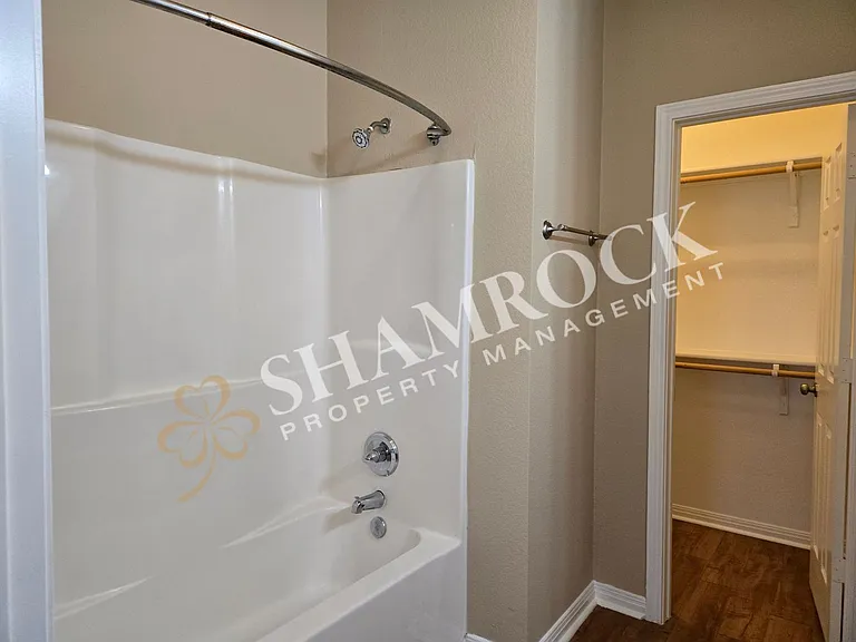 2117D Columbus Ave — Photo 9