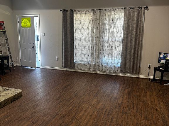 3rd image of 1013 Neches Ave