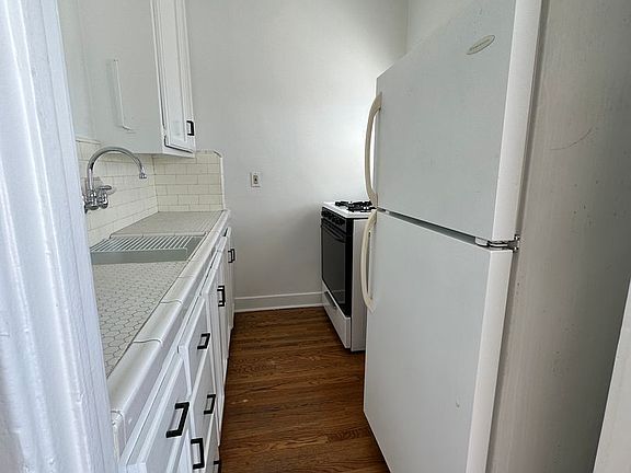 5th image of 1221 E 6th St