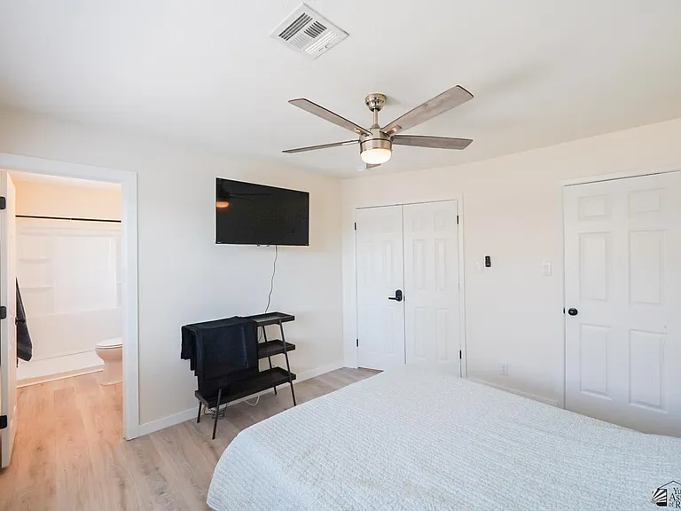 2146 S 47th Ave — Photo 18