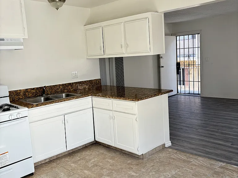913 E Hyde Park Blvd #B — Photo 13