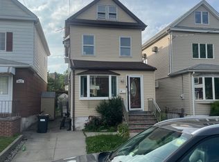 8827 Aubrey Ave, Ridgewood, NY 11385