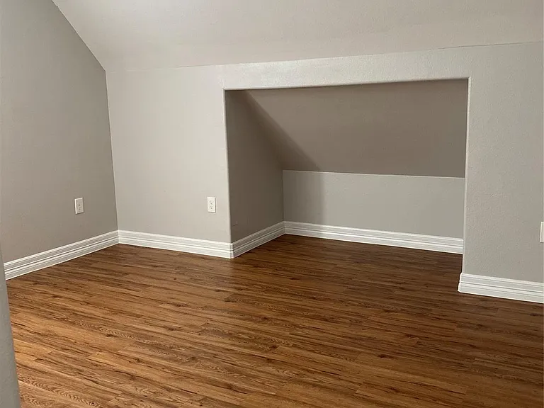8246 Lanham Ln — Photo 16