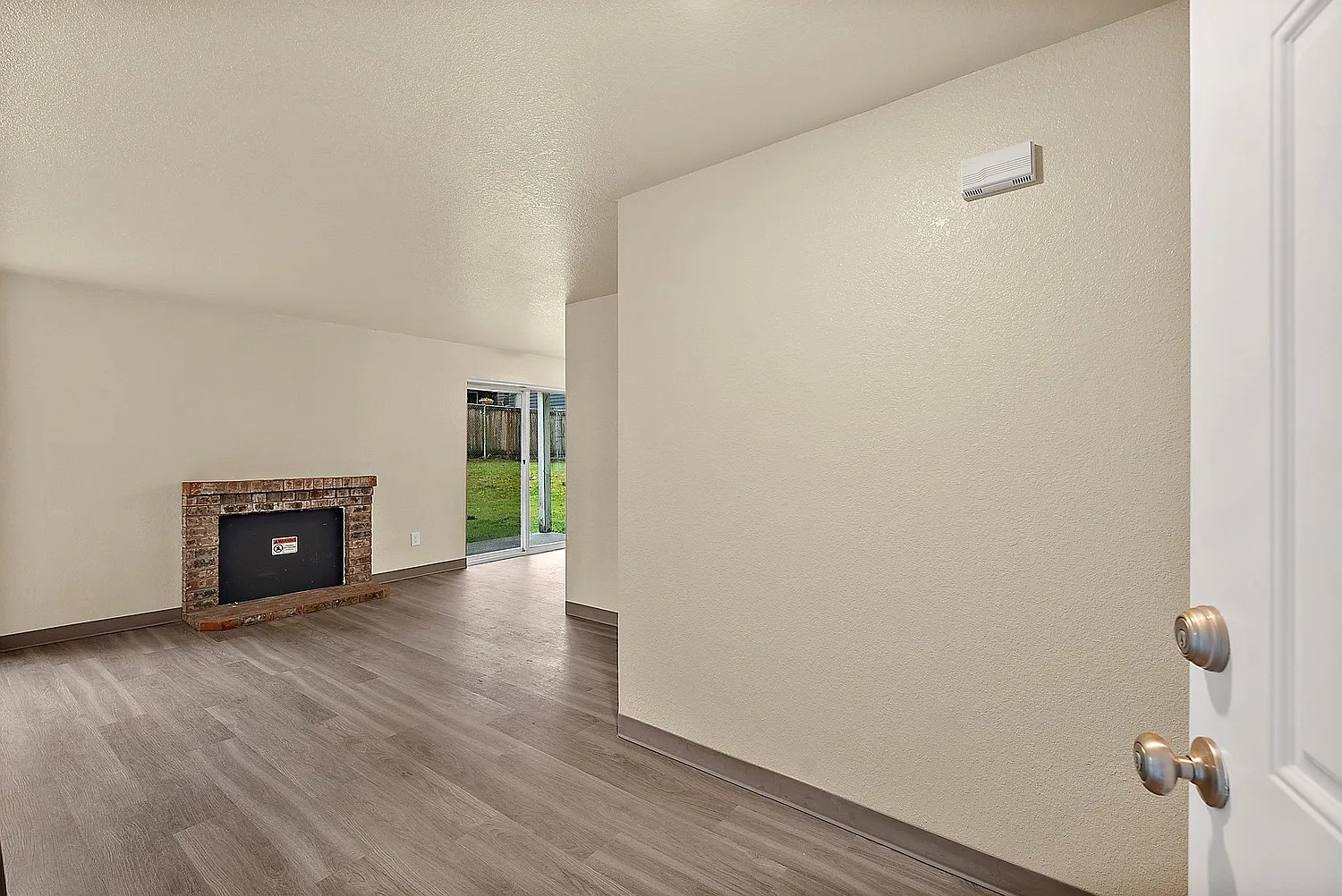 2 bed, 975 sqft, $1,600 — Photo 3