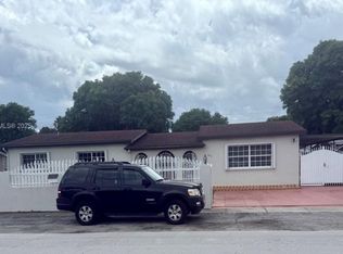 894 W 69th St, Hialeah, FL 33014
