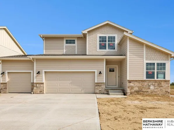 18462 Palisades Dr, Omaha, NE 68136