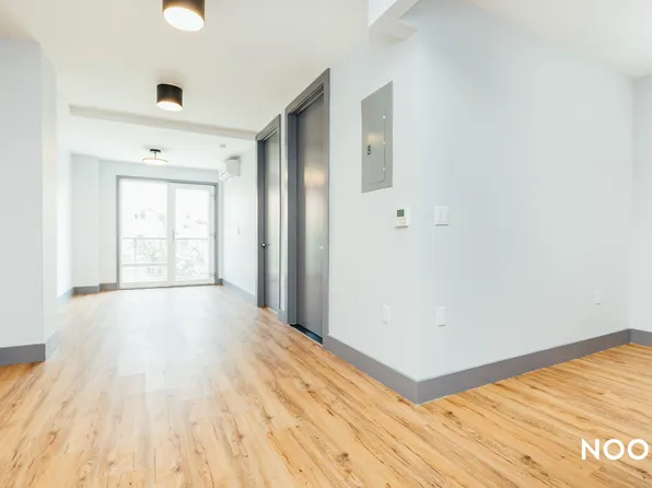 210 Parkville Avenue image 1 of 8