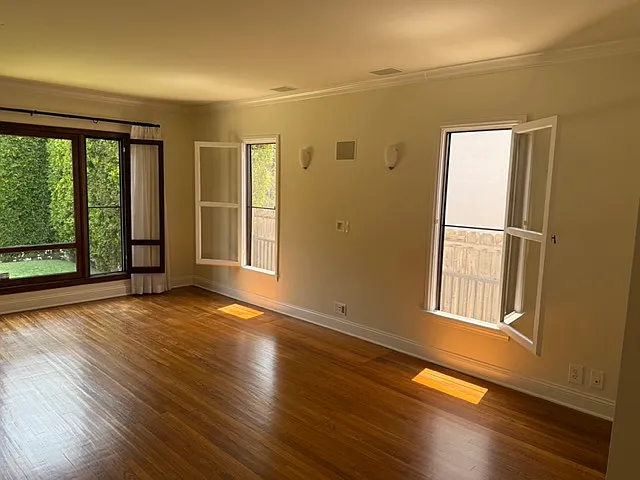 729 N Harper Ave — Photo 4