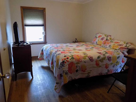 4th image of 10401 S King Dr
