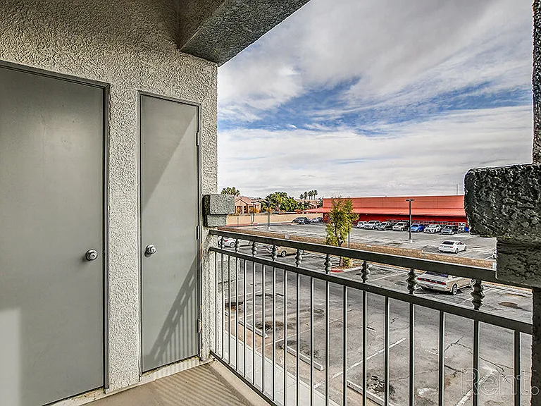 Fleetwood Apartments — Photo 34