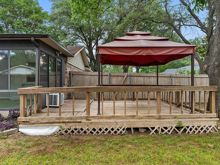 105 Wisteria Ct — Photo 24