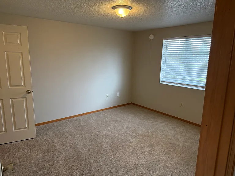 Eagle Crest Apartments — Photo 34