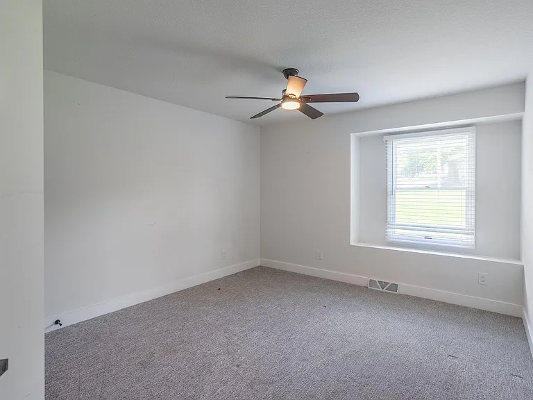 2301 Grant Ln — Photo 23