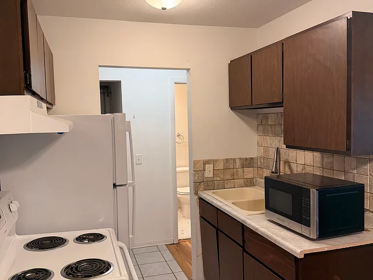 2711 Grand Ave S #7 — Photo 10