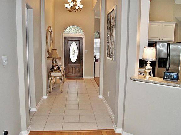 DRAMATIC 2 STORY TILED ENTRY