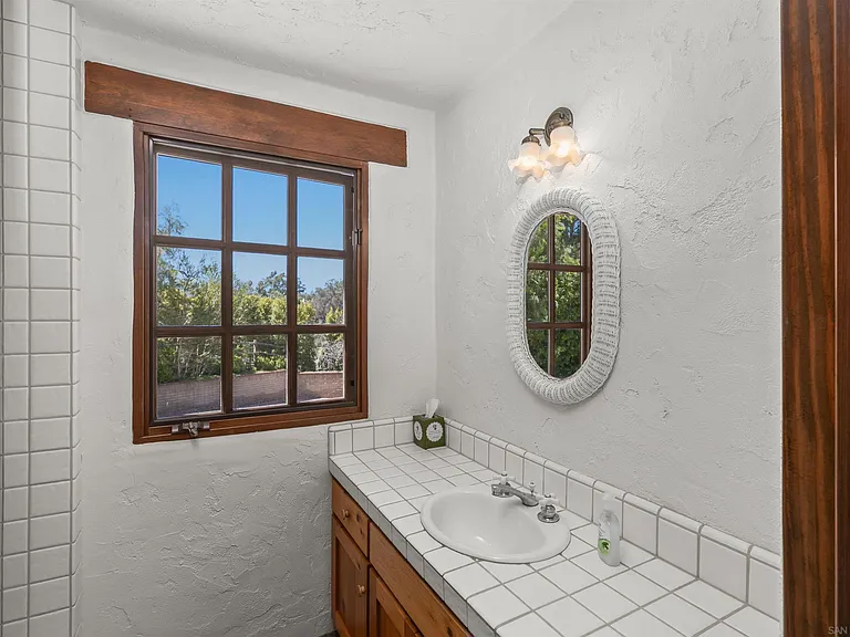 5443 Calzada Del Bosque — Photo 43
