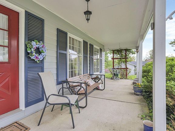 2nd image of 516 Yorkshire Dr