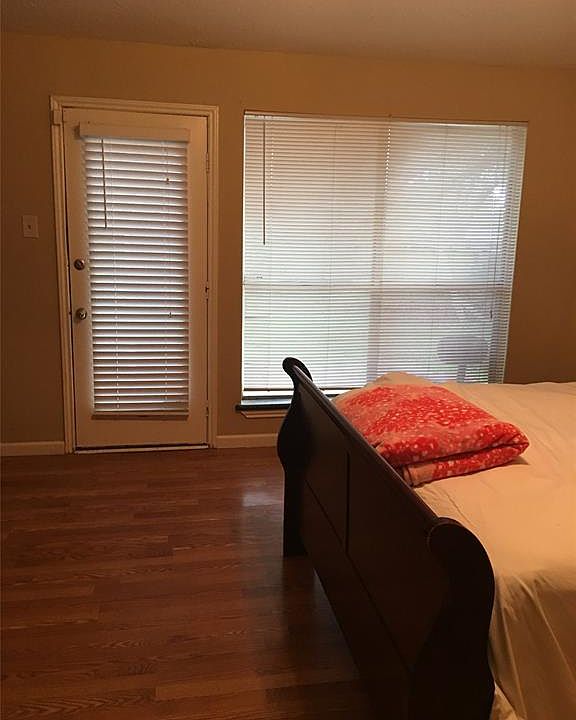 2nd image of 2426 Planters Row