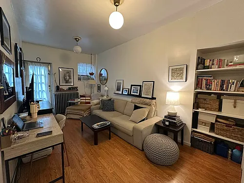 135 Montrose Ave #1B Photo 1 135 Montrose Ave #1B Photo 1